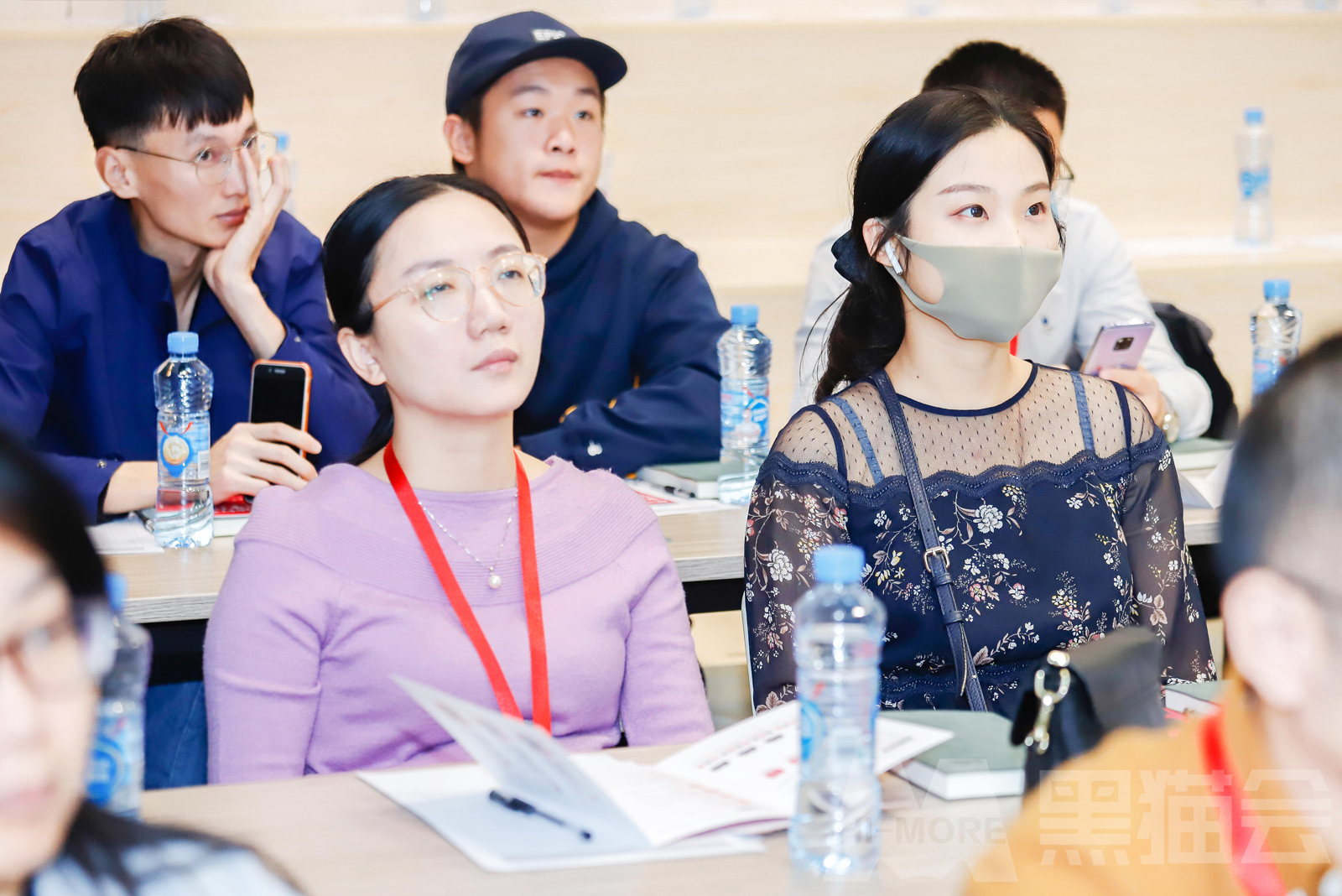 會議活動培訓(xùn)課學(xué)員在認真聽講 